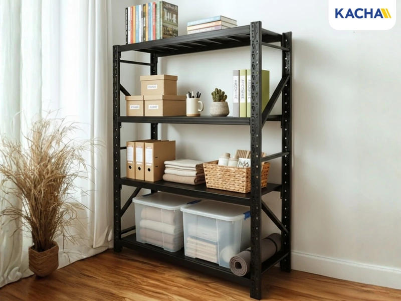 ใช้ชั้นวางของเพื่อเพิ่มพื้นที่จัดเก็บใน ห้องเก็บของ