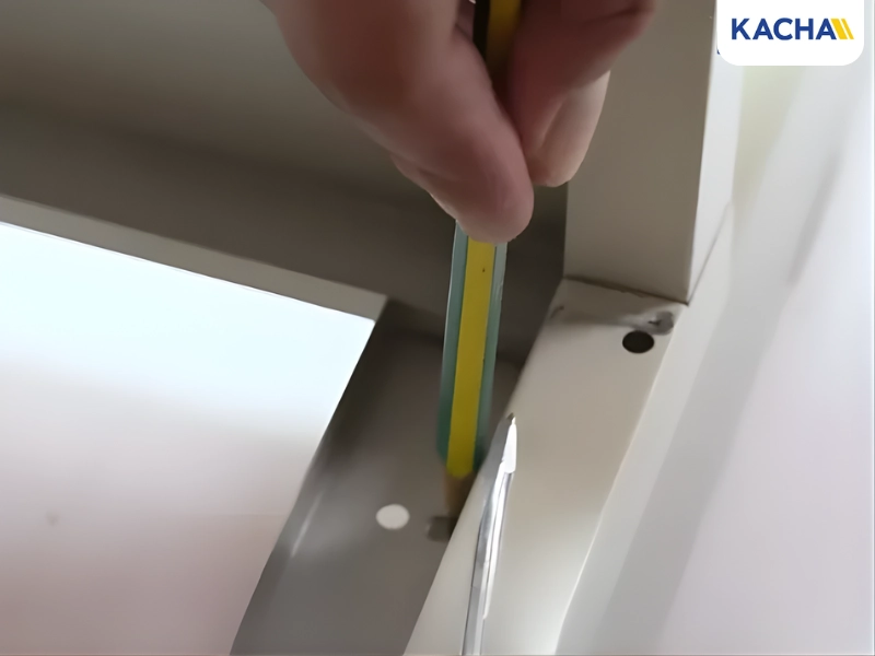 ใช้ดินสอทำเครื่องหมายจุดที่ต้องการติดตั้ง ใช้ดินสอทำเครื่องหมายจุดที่ต้องการติดตั้ง