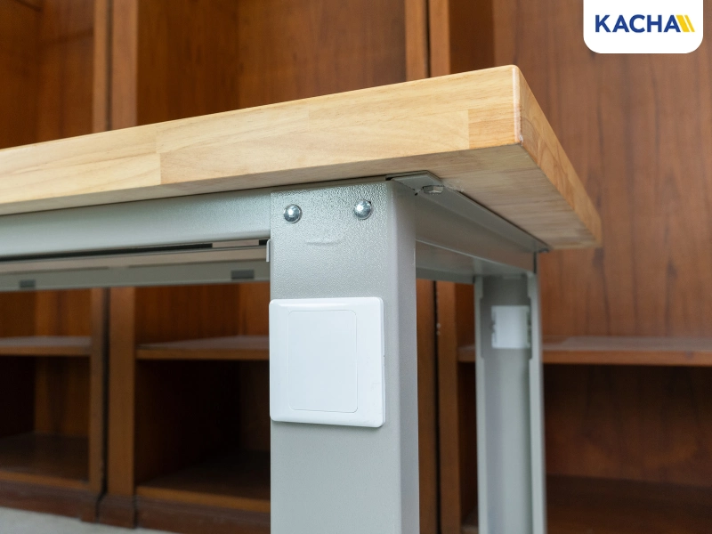 โต๊ะช่าง พร้อมมีรางปลั๊กไฟในตัว โต๊ะช่าง พร้อมมีรางปลั๊กไฟในตัว